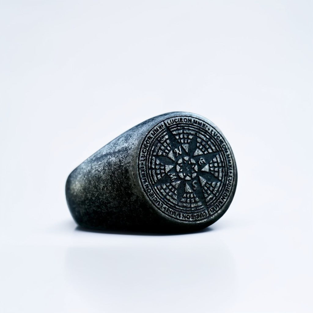 Bague Acier Homme | Chevalière Boussole - Argenté Sombre - Oxior